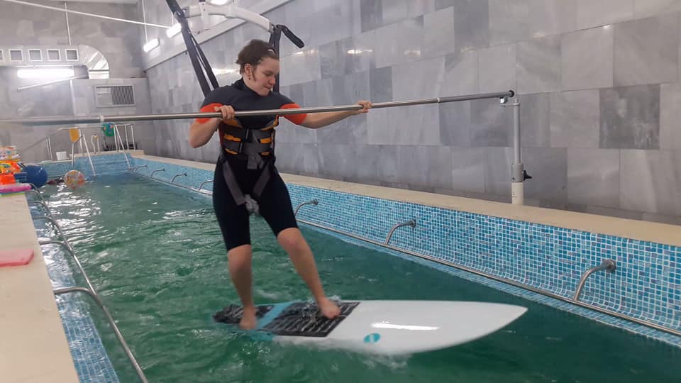 Элементы серфинга в реабилитации - публикуем впечатления Даши Рудалевой 